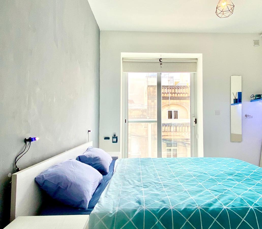 Central- Private En-Suite With Balcony In Shared Residence Pietà Екстериор снимка