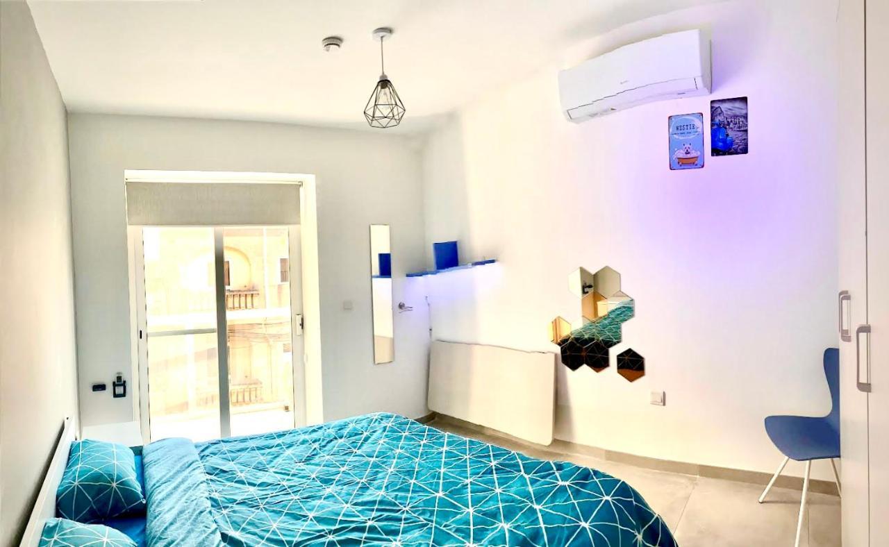 Central- Private En-Suite With Balcony In Shared Residence Pietà Екстериор снимка